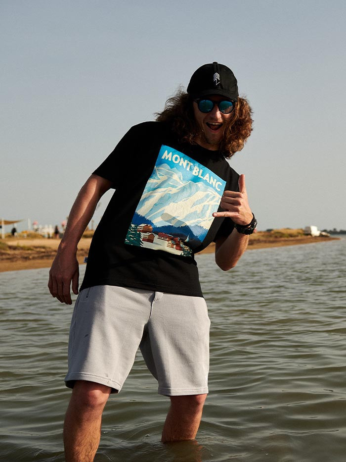 T-Shirt Relaks Unisex Czarny Plakat Mont Blanc Lookbook T-Shirt Relaks Unisex Czarny Plakat Mont Blanc Lookbook