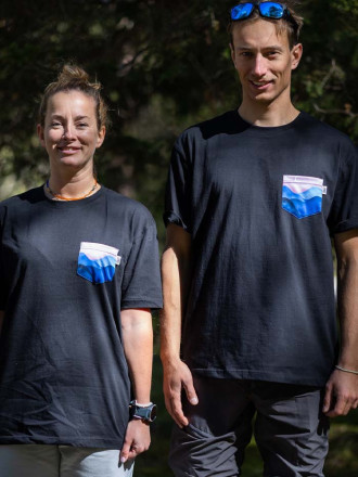 T-Shirt Relaks Unisex Czarny z Kieszonką Wzgórza Lookbook