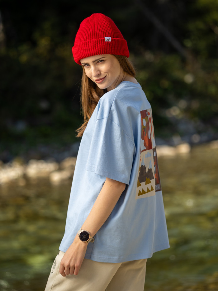 T-Shirt pudełkowy błękitny z nadrukiem