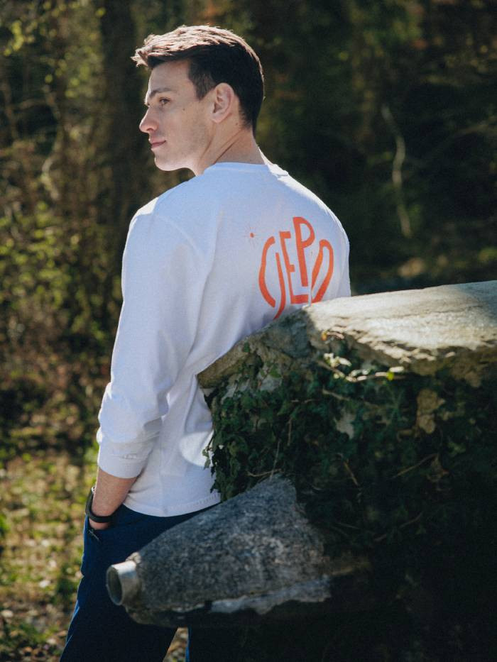 Longsleeve oversize biały z nadrukiem UNISEX Longsleeve oversize biały z nadrukiem UNISEX