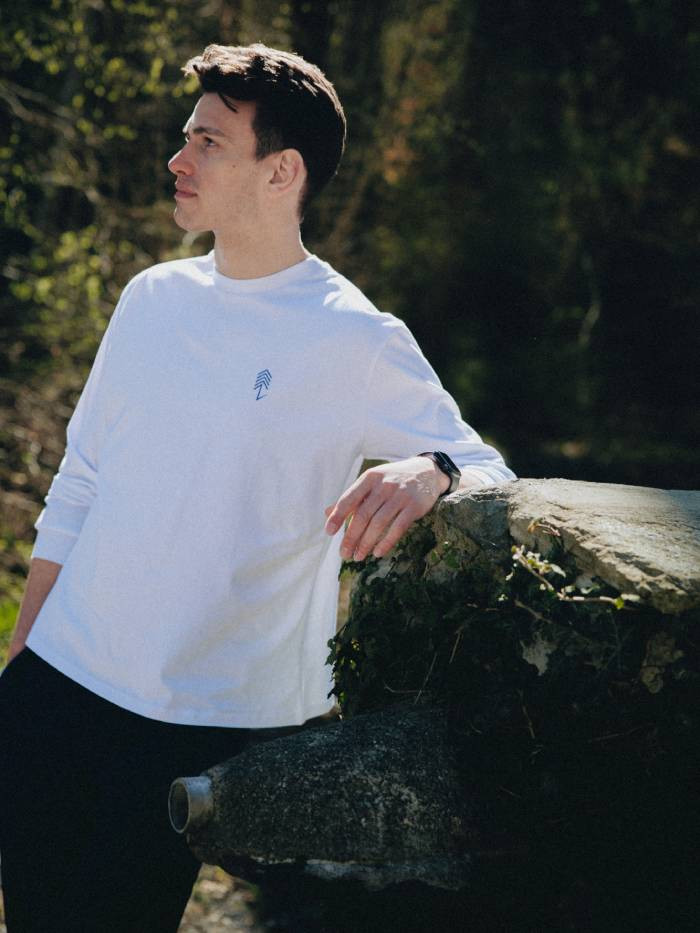 Longsleeve oversize biały z nadrukiem UNISEX Longsleeve oversize biały z nadrukiem UNISEX
