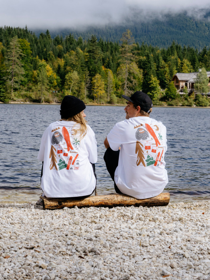 T-Shirt pudełkowy biały z nadrukiem YETI UNISEX