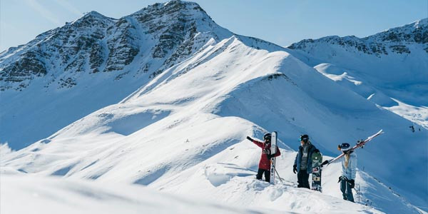 #OddychajGłęboko: Nie tylko jazda po stoku, czyli 9 alternatywnych aktywności do spróbowania w Alpach zimą!