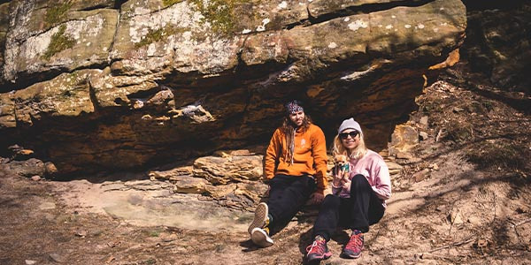 Czym jest bouldering i jak zacząć trenować wspinaczkę?